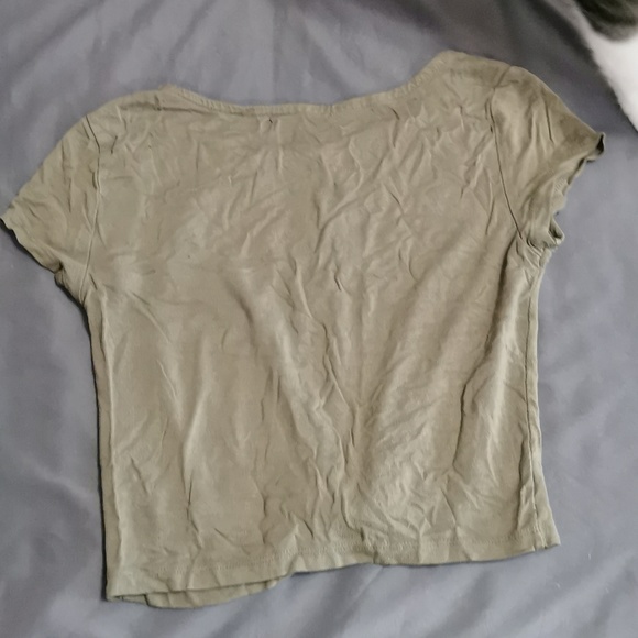 crop top - Picture 2 of 3